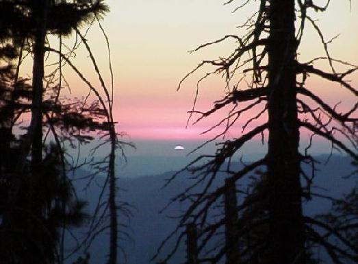 sunset.jpg (43100 bytes)